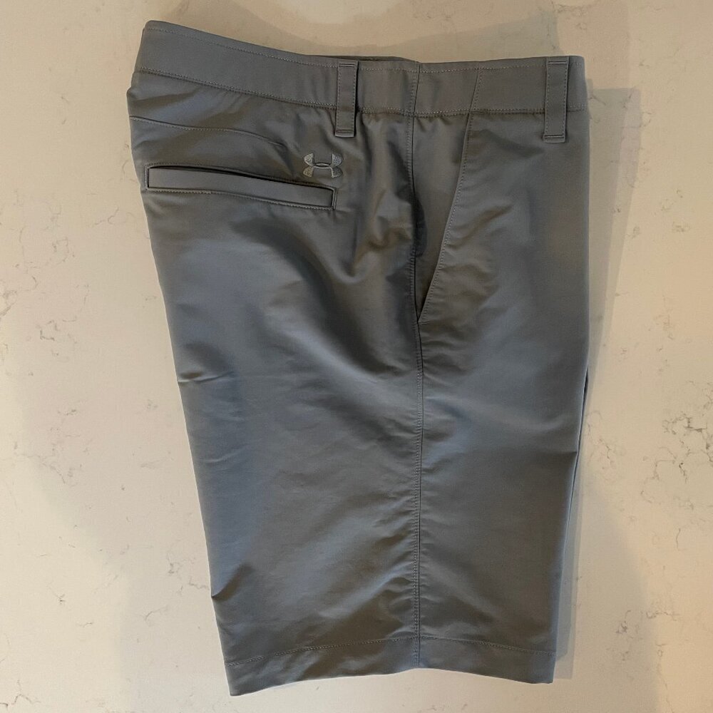 Under Armour Loose 4 Pocket Athletic Shorts Neutral Gray Sz 36 - no fabric tag